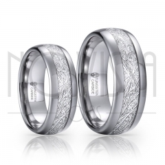 imagem KINTSUGI - ALIANÇA DE TUNGSTÊNIO ENCAPSULADO COM FIBRA MAGNETIZADO A OURO BRANCO